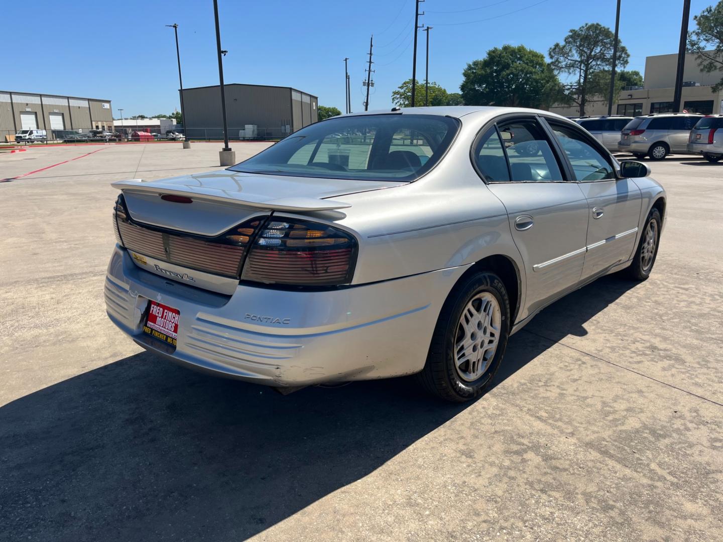 2005 SILVER /gray Pontiac Bonneville SE (1G2HX52K45U) with an 3.8L V6 OHV 12V engine, 4-Speed Automatic Overdrive transmission, located at 14700 Tomball Parkway 249, Houston, TX, 77086, (281) 444-2200, 29.928619, -95.504074 - Photo#6